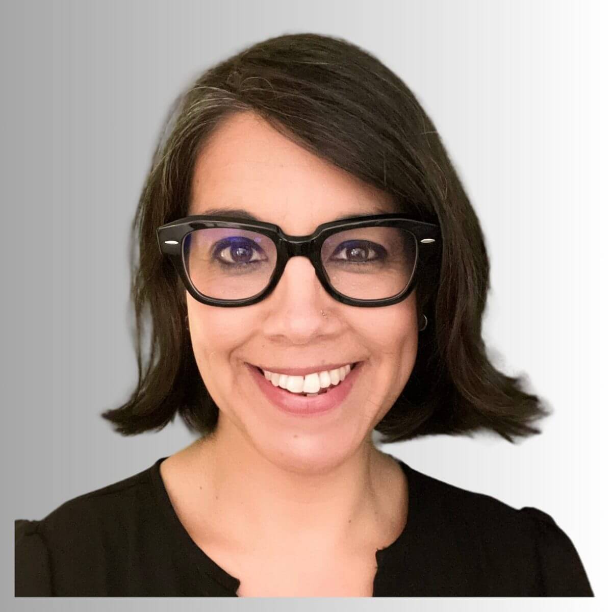 Amanda Headshot